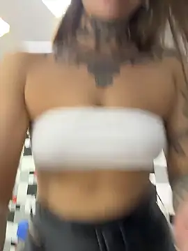 Snapshot of KishaMur chatting on 02-18-26, 04:19 KishaMur online show from 02-18-26, 04:19