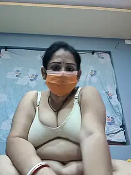 diyam4002 online show from 02-18-26, 06:26