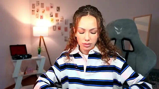 Snapshot of nexorine chatting on 02-16-26, 11:28 nexorine online show from 02-16-26, 11:28