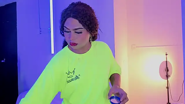 Snapshot of megara_hott chatting on 02-15-26, 03:31 megara hott online show from 02-15-26, 03:31