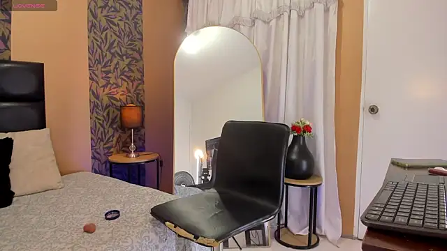 Snapshot of megara_hott chatting on 02-16-26, 04:03 megara hott online show from 02-16-26, 04:03