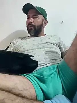 Snapshot of hairyandbigmann chatting on 02-05-26, 02:27 hairyandbigmann online show from 02-05-26, 02:27