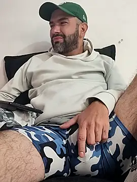 Snapshot of hairyandbigmann chatting on 02-26-26, 06:29 hairyandbigmann online show from 02-26-26, 06:29