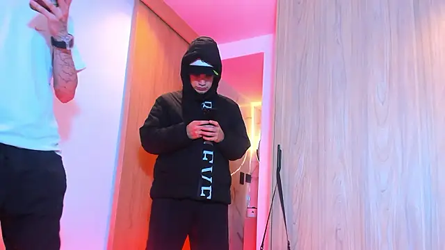 Snapshot of TheBatMansion chatting on 01-31-26, 11:25 TheBatMansion online show from 01-31-26, 11:25