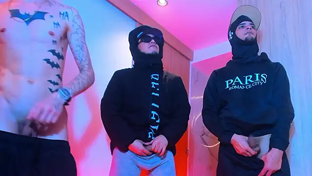 Snapshot of TheBatMansion chatting on 02-01-26, 11:31 TheBatMansion online show from 02-01-26, 11:31