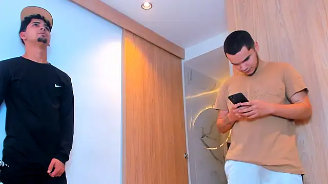 Snapshot of TheBatMansion chatting on 02-13-26, 06:48 TheBatMansion online show from 02-13-26, 06:48