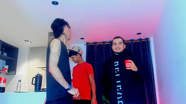 Snapshot of TheBatMansion chatting on 02-21-26, 04:02 TheBatMansion online show from 02-21-26, 04:02