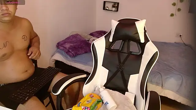 Snapshot of Couple_fantasy30 chatting on 02-15-26, 05:04 Couple fantasy30 online show from 02-15-26, 05:04