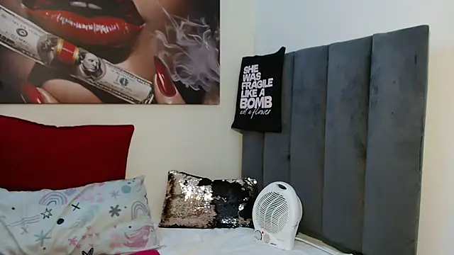 Snapshot of Moreish-06 chatting on 03-09-26, 04:55 Moreish-06 online show from 03-09-26, 04:55