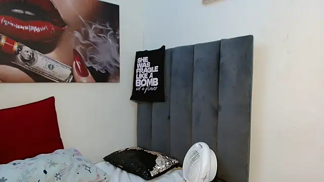 Snapshot of Moreish-06 chatting on 03-11-26, 05:35 Moreish-06 online show from 03-11-26, 05:35