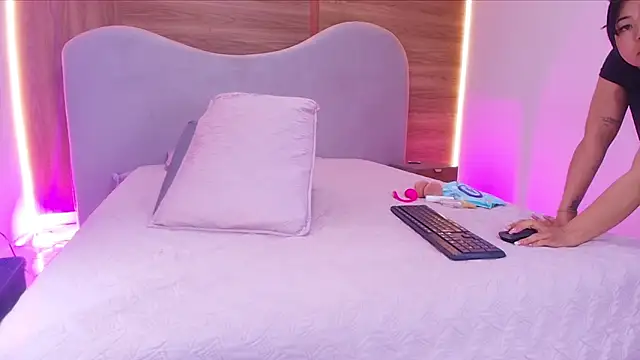 shaina adams online show from 02-28-26, 12:06