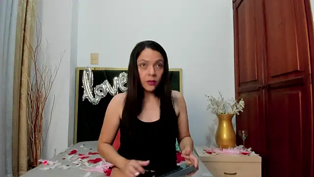 Snapshot of AnnaBroooks chatting on 02-15-26, 02:03 AnnaBroooks online show from 02-15-26, 02:03