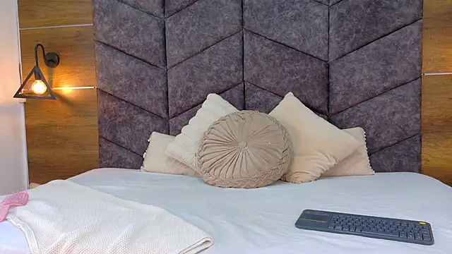 Snapshot of AnnieRouse__ chatting on 03-01-26, 11:45 AnnieRouse online show from 03-01-26, 11:45