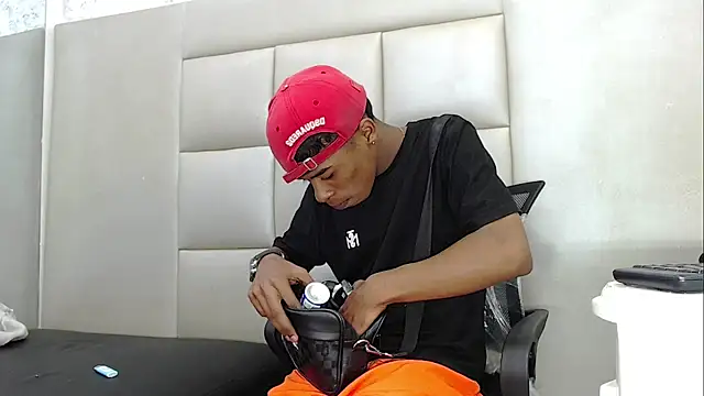 Snapshot of TonnyMarck chatting on 02-06-26, 03:00 TonnyMarck online show from 02-06-26, 03:00