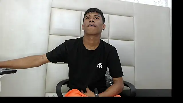 Snapshot of TonnyMarck chatting on 02-15-26, 02:19 TonnyMarck online show from 02-15-26, 02:19