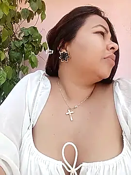 Snapshot of solene09 chatting on 03-12-26, 04:02 solene09 online show from 03-12-26, 04:02