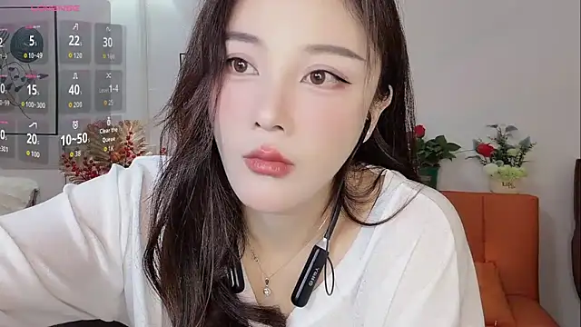 Snapshot of Lisa-295188 chatting on 02-27-26, 07:19 Lisa-295188 online show from 02-27-26, 07:19