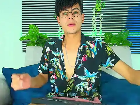 ThiiagoSaeenz online show from 02-05-26, 03:11