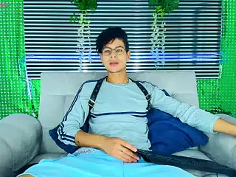 ThiiagoSaeenz online show from 03-25-26, 04:02