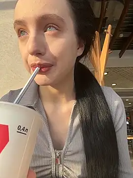 MiaTee online show from 02-06-26, 04:06