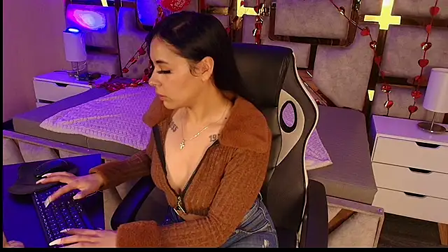 cristal  violetaa online show from 02-21-26, 04:24