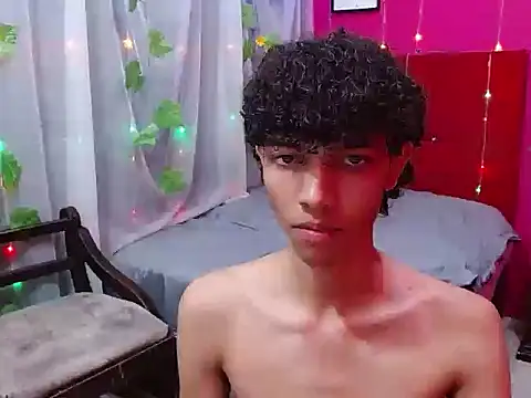 Snapshot of bigcock_twinks chatting on 02-21-26, 04:57 bigcock twinks online show from 02-21-26, 04:57