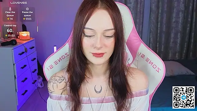 Snapshot of amyfallinlove chatting on 02-17-26, 03:29 amyfallinlove online show from 02-17-26, 03:29