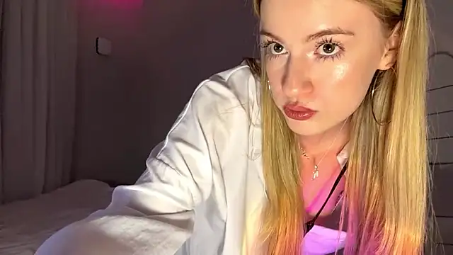 Snapshot of Between_Eeys chatting on 02-11-26, 03:39 Between Eeys online show from 02-11-26, 03:39