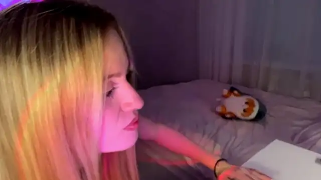 Snapshot of Between_Eeys chatting on 03-02-26, 03:08 Between Eeys online show from 03-02-26, 03:08