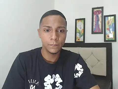 Snapshot of hotboyluxe chatting on 02-18-26, 02:51 hotboyluxe online show from 02-18-26, 02:51