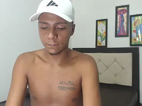 Snapshot of hotboyluxe chatting on 02-25-26, 05:55 hotboyluxe online show from 02-25-26, 05:55