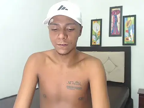 Snapshot of hotboyluxe chatting on 02-27-26, 03:17 hotboyluxe online show from 02-27-26, 03:17