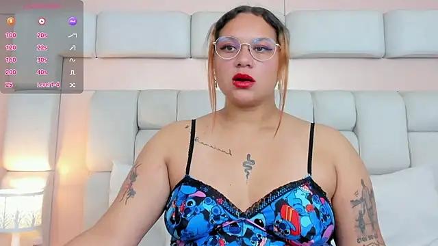 Snapshot of Laurent_glass chatting on 02-25-26, 12:37 Laurent glass online show from 02-25-26, 12:37