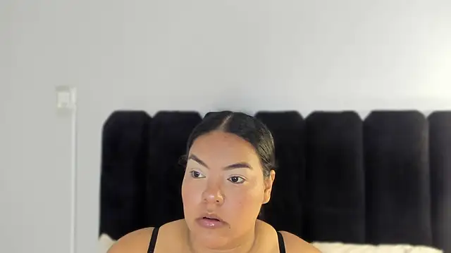 Snapshot of Amaranoir- chatting on 02-19-26, 04:08 Amaranoir- online show from 02-19-26, 04:08