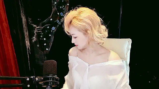 Snapshot of Lady-Mia777 chatting on 02-08-26, 12:19 Lady-Mia777 online show from 02-08-26, 12:19