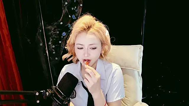 Snapshot of Lady-Mia777 chatting on 02-11-26, 12:32 Lady-Mia777 online show from 02-11-26, 12:32