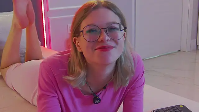 Snapshot of Ivy_Allen chatting on 02-06-26, 05:38 Ivy Allen online show from 02-06-26, 05:38