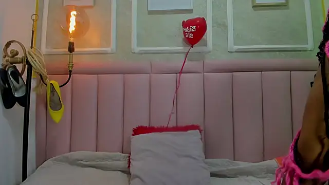 Snapshot of Luna_cocoa chatting on 02-18-26, 01:18 Luna cocoa online show from 02-18-26, 01:18