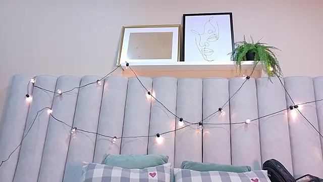 Snapshot of EmmaLou__ chatting on 02-03-26, 04:10 EmmaLou online show from 02-03-26, 04:10