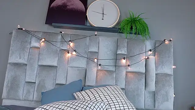 Snapshot of EmmaLou__ chatting on 02-04-26, 04:07 EmmaLou online show from 02-04-26, 04:07