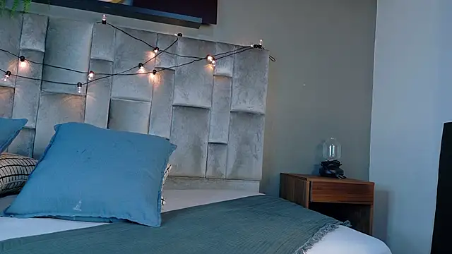 Snapshot of EmmaLou__ chatting on 02-09-26, 04:16 EmmaLou online show from 02-09-26, 04:16