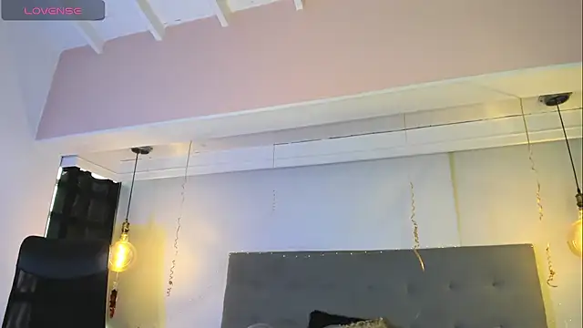 Snapshot of SamiraMalek_ chatting on 02-14-26, 12:35 SamiraMalek online show from 02-14-26, 12:35