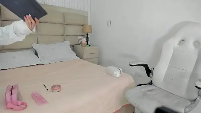 Snapshot of GemmaBrown chatting on 02-21-26, 12:39 GemmaBrown online show from 02-21-26, 12:39