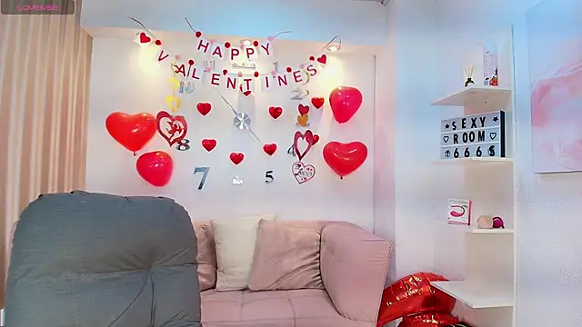 Snapshot of Luna_Millers chatting on 02-19-26, 04:08 Luna Millers online show from 02-19-26, 04:08