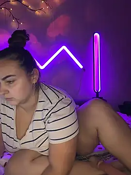 Snapshot of AlyaX_X chatting on 02-15-26, 10:28 AlyaX X online show from 02-15-26, 10:28