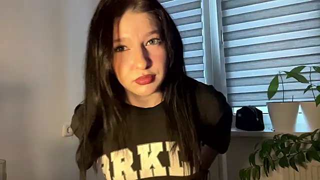 Snapshot of Sarahsolara chatting on 02-17-26, 02:02 Sarahsolara online show from 02-17-26, 02:02