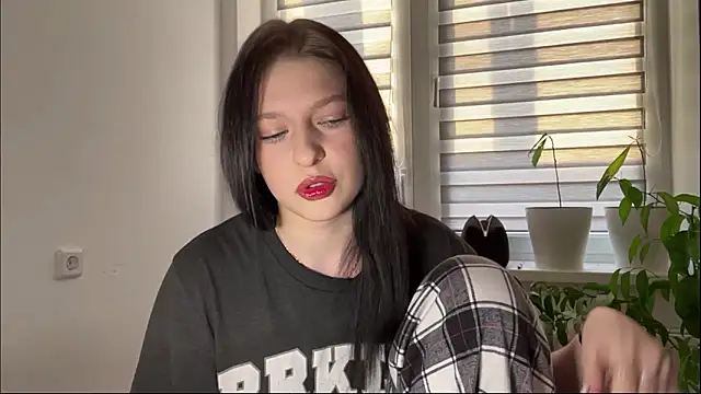 Snapshot of Sarahsolara chatting on 02-19-26, 02:35 Sarahsolara online show from 02-19-26, 02:35