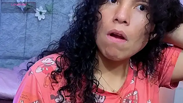 Snapshot of Zoe-yanin chatting on 02-05-26, 11:37 Zoe-yanin online show from 02-05-26, 11:37