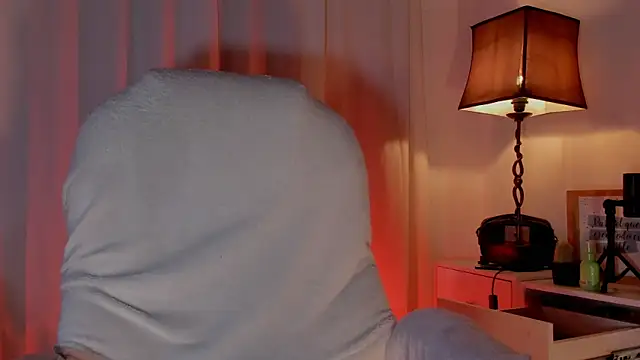 Snapshot of Victoria-swan chatting on 02-26-26, 01:43 Victoria-swan online show from 02-26-26, 01:43