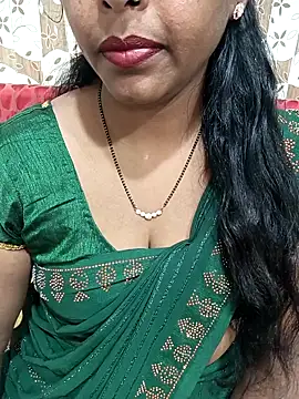 Snapshot of Parul-009 chatting on 02-13-26, 09:05 Parul-009 online show from 02-13-26, 09:05